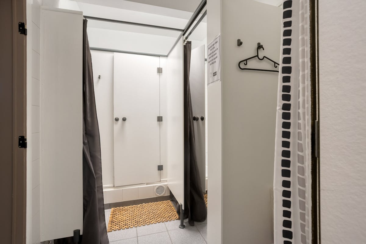 Instapklaar commercieel gelijkvloers op toplocatie in hartje Grimbergen - foto 5