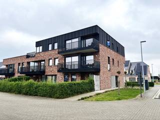 Prijs :  850 €/maand + 75 €/syndicDit verzorgd appartement met terras combineert ruimte, comfort en een aangename ligging. Gelegen in een kleine...