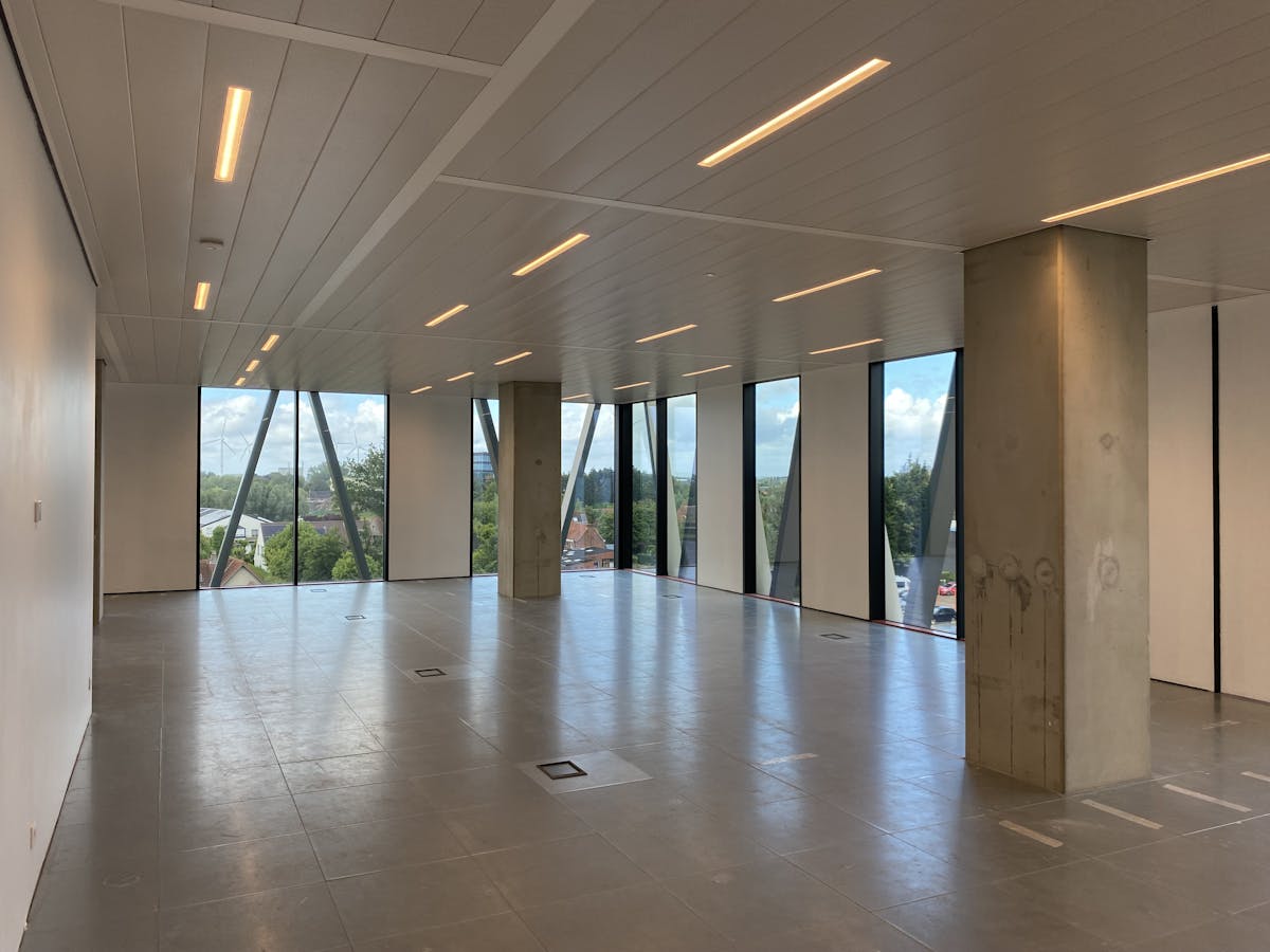 Nieuwbouw kantoor in Westwing Toren te Roeselare - foto 1