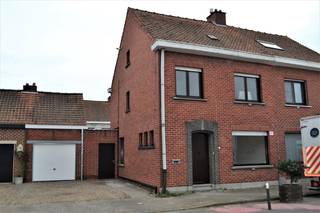 Woning beschikbaar vanaf 1 mei 2026.  Deze ruime woning, op wandelafstand van scholen en winkels kan uw thuis worden. De volledig woning werd...