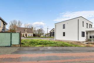 Voor meer informatie of een bezoek, bel 02/532.22.57 - Pamel (Roosdaal): In een rustige en groene straat, biedt Topo-Immo u deze strategisch...