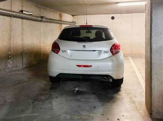 VLOT TOEGANKELIJKE ONDERGRONDSE AUTOSTAANPLAATS op een CENTRALE LOCATIE in BRAKEL. Deze staanplaats bevindt zich in een RECENTE RESIDENTIE en...