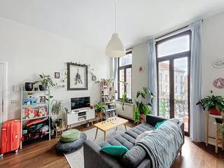 Gelegen in een gegeerde buurt nabij de Vijvers van Elsene en Flagey. Dit gezellige appartement (± 55 m²) op de 1ste verdieping (zonder lift)...