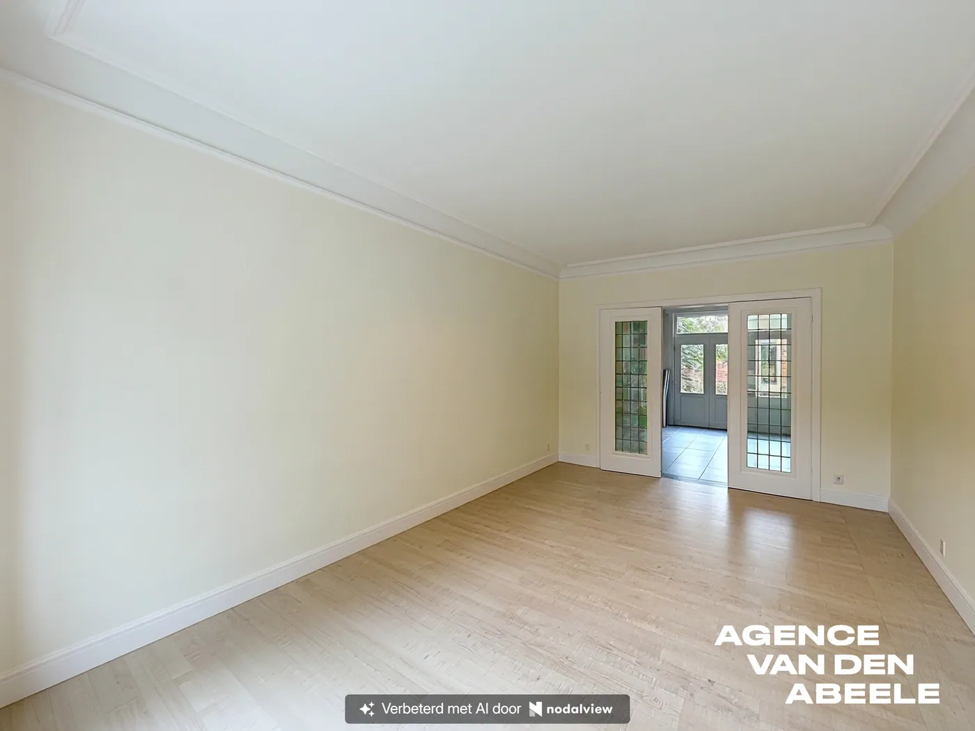 Zeer ruime burgerswoning met 4 slaapkamers en groot terras nabij de Smedenpoort   - foto 4