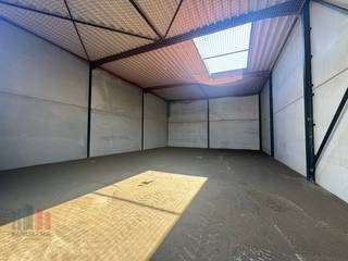 Nieuwbouw KMO-unit te koop met een oppervlakte van 216 m² en 2 privatieve parkeerplaatsen.De loods maakt deel uit van het bedrijvenpark Buda, een...