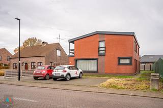 Vrijstaande woning met praktijkruimte en garage in het hartje van LoenhoutOp zoek naar een plaats waar werken en wonen perfect samengaan? Deze...