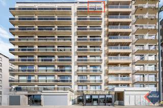 Op de 9e verdieping van de verzorgde residentie Zandbank I bevindt zich dit ruime stijlvol gerenoveerde appartement, dit is gelegen op een...