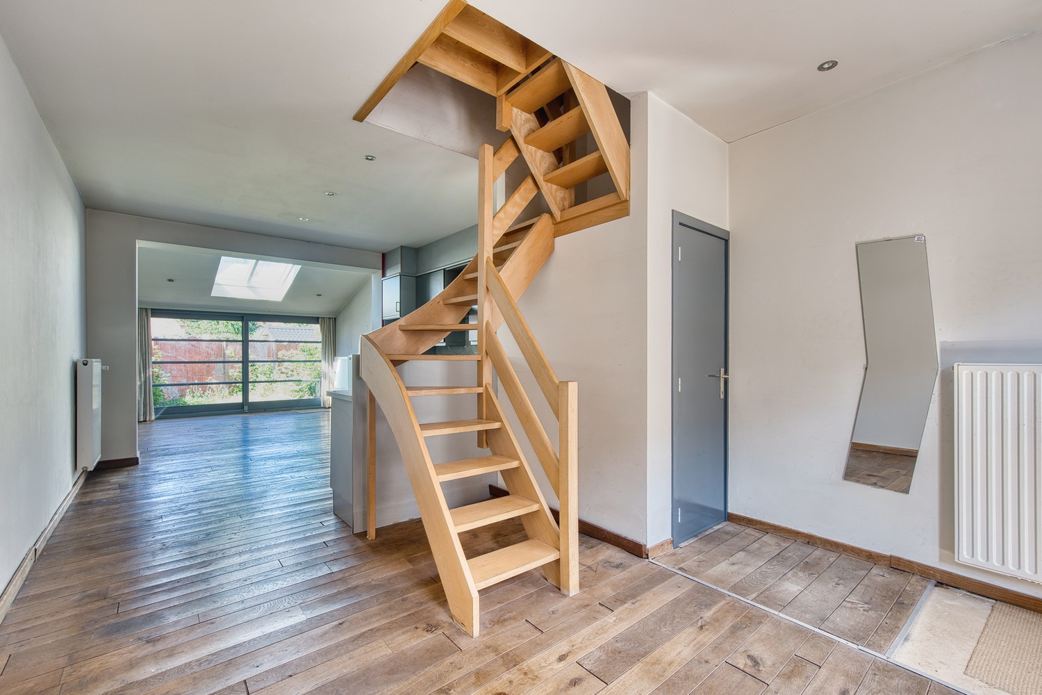 Assebroek, leuk ENERGIEZUINIG gezellig  instapklaar woonhuis met 3 SLAAPKAMERS en tuintje - foto 3