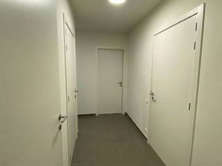 Gelegen nabij het centrum van Aalst, met winkels, openbaar vervoer en andere voorzieningen op wandelafstand, bevindt zich dit praktisch...