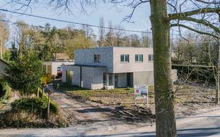 SINT-NIKLAAS - In deze residentiële omgeving, genesteld in het groene binnengebied tussen Sint-Niklaas en Temse-Velle kan u deze laagbouw...