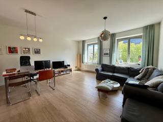 2-slaapkamerappartement aan de Grote Markt te Tienen, met onder andere een bewoonbare oppervlakte van 80 m², twee slaapkamers (één grote en...