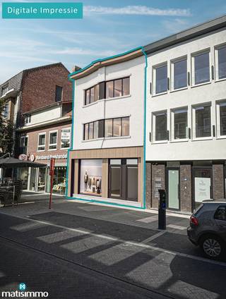 HANDELSPAND MET BOVENLIGGEND APPARTEMENT EN RUIME TUIN IN CENTRUM LANAKEN<br /><br />*** Bekijkt U deze woning via een aanverwante website? Surf dan naar https://matisimmo.be/nl/aanbod/4448144/appartementsgebouw-te-koop-in-3620-lanaken en klik op volgende link voor het INTERACTIEF GRONDPLAN: https://grondplan.matisimmo.be/grondplan/?map=LanakenStationsstraat16 ***<br /><br />In het centrum van Lanaken is deze handelsruimte met woonst gelegen aan de Stationsstraat 16. Zowel de grote parkings aan het Molenweideplein en Europaplein, als de mogelijkheden tot het openbaar vervoer zijn allemaal op wandelafstand gelegen. Lanaken is gelegen op slechts enkele kilometers afstand van de Nederlandse grens en beschikt over een leuk centrum. Dit handelspand ligt hier middenin.<br /><br />De winkelruimte heeft een oppervlakte van 120 m² en werd onlangs vernieuwd en voorzien van airco. Aan de voorzijde bevindt zich een etalage van 18,5 m².<br />Achteraan bevindt zich momenteel een leefruimte en keuken, maar deze kunnen ook dienst doen als opslagruimte of atelier. Op de eerste verdieping bevindt zich tevens een volwaardig appartement met leefruimte, terras, drie slaapkamers, bureauruimte en badkamer. Er is nog een bijkomende ruimte op de tweede verdieping die dienst kan doen als extra (speel)ruimte.<br /><br />Achteraan het pand bevindt zich een leuke tuin die aansluit op de gelijkvloerse verdieping. Er is ook nog uitbreiding mogelijk.<br /><br />Dit pand kan ook omgevormd worden tot appartementen met handelspand op het gelijkvloers (zie ook digitale impressies als mogelijk voorbeeld). Wij geven u hier graag meer info over.<br /><br />De vermelde woonoppervlakte is steeds de bruikbare vloeroppervlakte overgenomen uit het EPC-verslag. <br /><br />Wilt u deze unieke kans voor het aankopen van een handelspand met woonst of investeringseigendom niet missen? Contacteer ons vrijblijvend voor meer informatie of een afspraak ter plaatse via 089/44 00 00 of <span>info@matisimmo.be</span>.