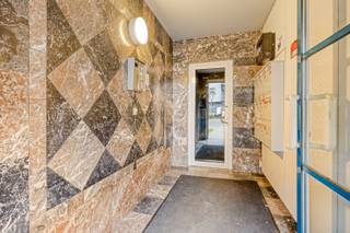 Dit appartement, gelegen aan de Kesseldallaan vlakbij de autostrade, biedt een uitstekende locatie voor wie waarde hecht aan een snelle...