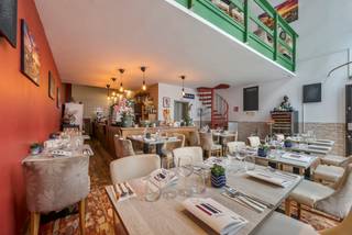 Gelegen op één van de meest charmante en historische locaties van Antwerpen, biedt dit handelspand aan de Oude Beurs een uitzonderlijke kans voor...