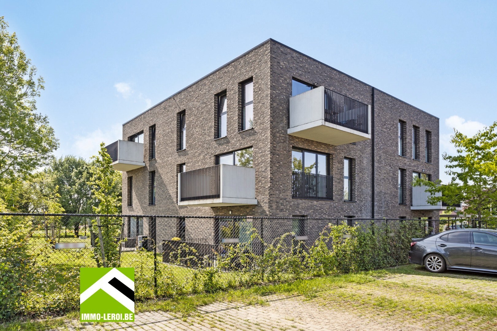 Appartement moderne avec une grande terrasse, situé dans un quartier calme en périphérie de Tongres. - photo 2