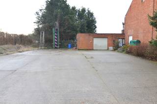 Te renoveren woning op een ruim perceel grond van 14are 36ca. Het perceel kan verkaveld worden voor een open bebouwing onder voorbehoud...