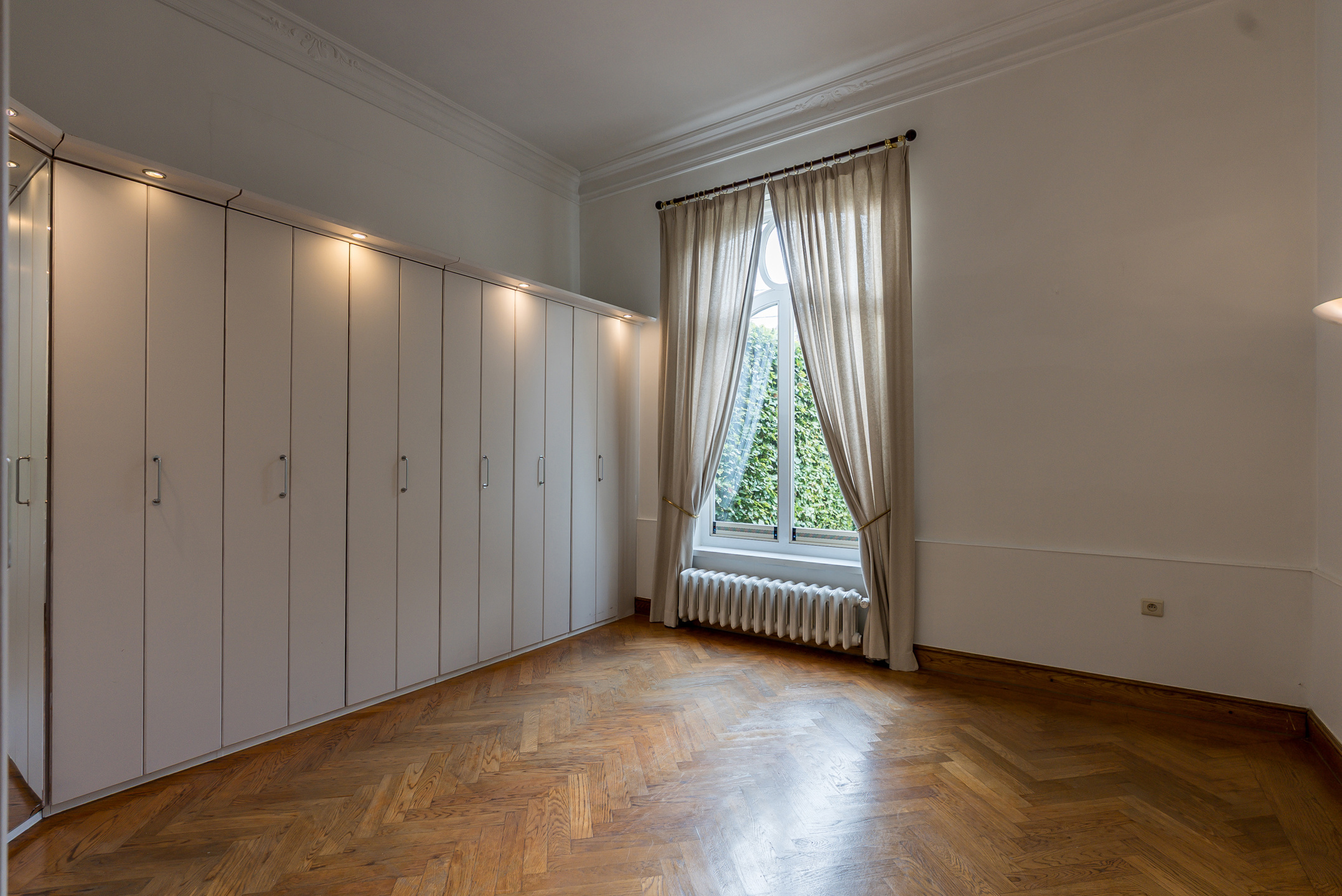 Instapklare woning met 3 slpk, 2 bdk en 2 garages op 7143m². - foto 5