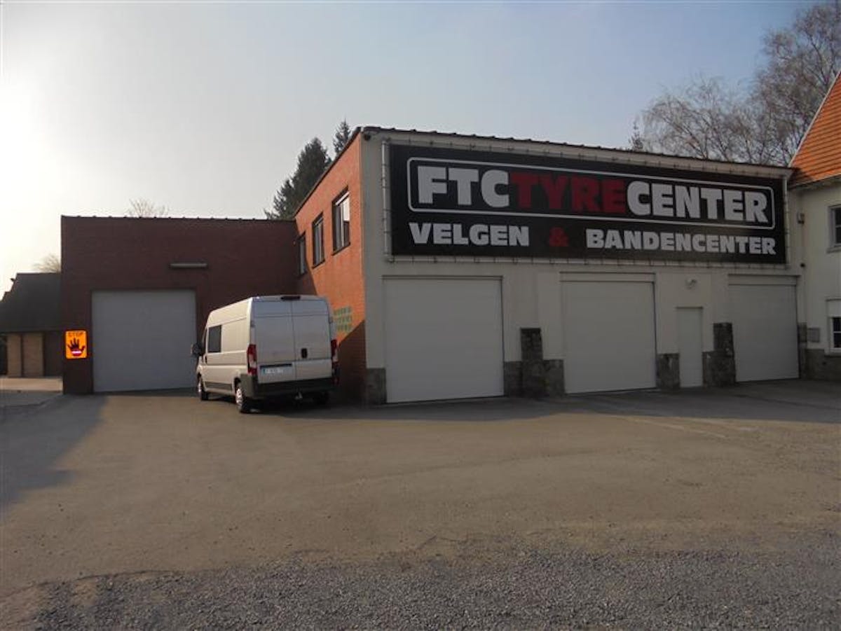 Atelier van ca. 922m² met burelen van ca. 65m². - foto 2