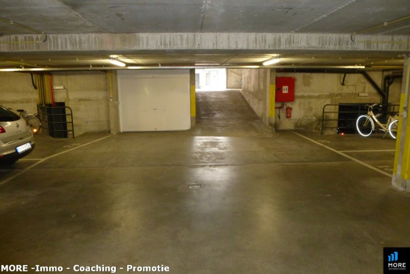 Place de parking à louer - photo 4