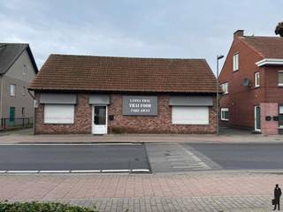 Studio met polyvalente ruimte, met veel mogelijkheden, gelegen in het cenrum van Nieuwmoer met een goede zichtlocatie!De ruime gelijkvloers beschikt...