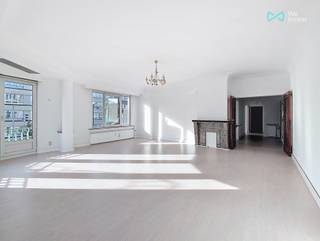 bruxelles.ouest@weinvest.be | 02 315 77 22 | We Invest offers you this exclusive, bright 112 m² apartment on the 2ᵉ floor of Avenue Charles Quint...