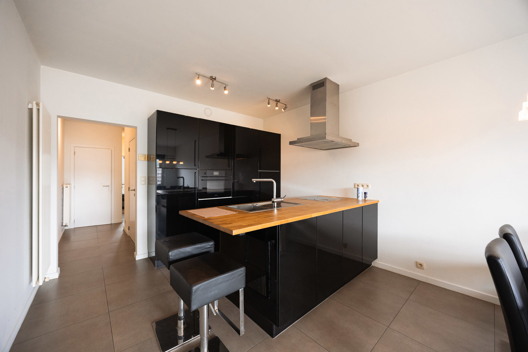 Instapklaar gelijkvloers appartement met tuin en carport - foto 5