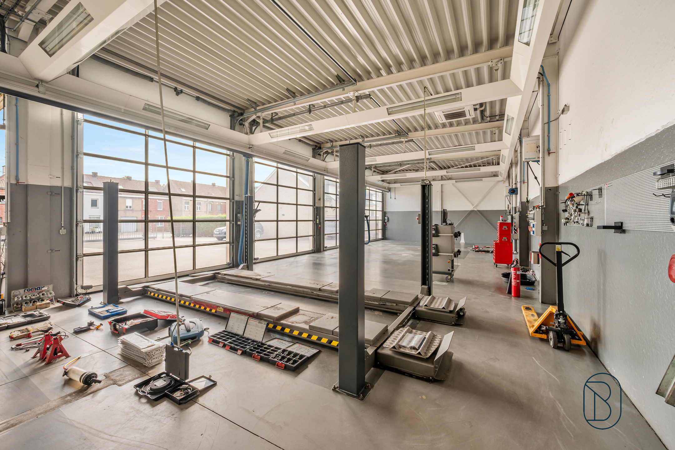 Topgelegen recente werkplaats/atelier met mogelijke carwash.  - foto 5