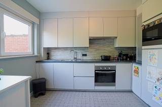 Op zoek naar een woning met ruimte, licht en een rustige ligging? Dan is deze verzorgde bell-etage zeker een bezoek waard!Gelegen in een doodlopende...
