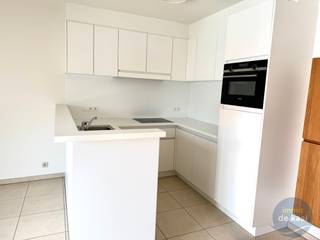 Ruime duplex in een klein, superverzorgd gebouw. Dit duplex appartement neemt de 3de en 4de verdieping van het gebouw in.Gelegen in het hart van...