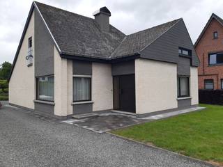 Deze goed onderhouden woning beschikt over een ruime leefruimte, een aangename leefkeuken, verbonden met een lichtrijke veranda, een wasplaats (berging), een badkamer, 3 slaapkamers (waarvan 2 op het gelijkvloers en 1 op de verdieping), een inpandige garage, een koele kelder en een ruime toegankelijke zolder (de zoldervloer is op verzorgde wijze geïsoleerd).<br /><br />De woning staat op een perceel van ca. 640 m²; de achteraanpalende weide (> 1100 m²) kan desgewenst gebruikt worden. [De woning kan naar keuze van der huurder ook zonder de weide gehuurd worden.]<br /><br />Eigen watergewinning via een geboorde put. De waterpomp is rechtstreeks verbonden met een ontijzeraar/ontkalker.