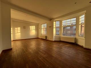 Charmant ensemble immobilier comprenant 4 à 5 appartements, idéal pour ceux qui souhaitent vivre ensemble tout en préservant leur intimité...