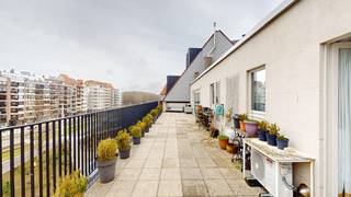 Dit dakappartement in Heist-aan-Zee met een gevelbreedte van maar liefst 22 meter  beschikt over twee zeer grote terrassen die zorgen voor...