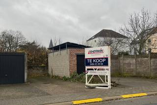 Leuke woning met mogelijke winkelruimte in het hart van Kortenberg. Deze gezinswoning heeft een ruime inkomhal met wc en bergingskast die...