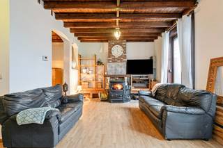 Deze karaktervolle, charmante 3-gevel woning is rustig gelegen en biedt tal van mogelijkheden voor wie op zoek is naar een warme eerste thuis. Op...