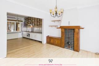 Op de Kromstraat in Bree vind je deze rustig gelegen gezinswoning met drie volwaardige slaapkamers, een kelder, meerdere achterliggende bergruimtes...