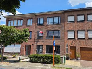 RECENT GERENOVEERD EN GOED ONDERHOUDEN APPARTEMENT MET 2 SLAAPKAMERS EN TERRAS1ste verdieping - ligging in een kleinschalige residentie nabij centrum...
