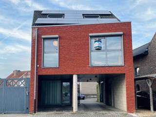 Te koop: instapklare en gezellige woning gelegen pal in het centrum van Wellen, dit in een zeer rustige zijstraat. De woning beschikt over een...