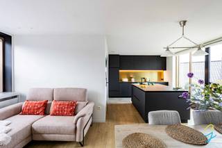 Te koop te Berlare!Dit veelzijdige gebouw in Berlare biedt tal van mogelijkheden voor gemengd gebruik en is ideaal voor wie wonen en werken wenst te...