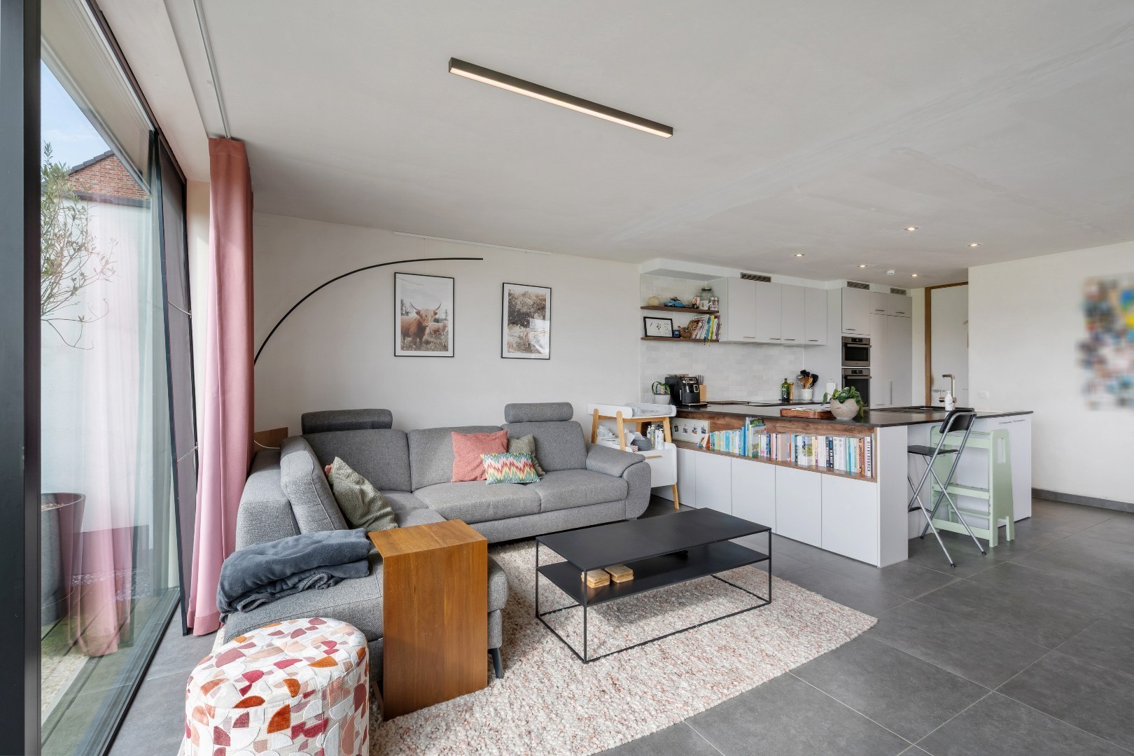 Recente en energiezuinige woning met 3 slaapkamers, ruime garage en tuin. - foto 3