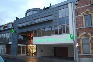 Rumbeeksesteenweg 434/1.018800 RoeselareDit recent en volledig afgewerkt dakappartement op de derde verdieping combineert modern comfort met een...