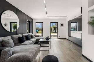 <p><span>Recente woning met 3 slaapkamers, kwalitatieve afwerking op rustige ligging.</span></p><p><span> </span></p><p><span>Belangrijkste troeven:</span></p><p><span>- verkoop onder 2% registratie!</span></p><p><span>- Centrale ligging</span></p><p><span>- Kwalitatief afgewerkt</span></p><p><span>- Bouwjaar 2023!</span></p><p><span>- E20</span></p><p><span>- 3 slaapkamers</span></p><p><span>- Voldoende bergruimte</span></p><p><span>- Zonnepanelen</span></p><p><span>- Zonneboiler</span></p><p><span>- Quooker kraan in de keuken en granieten werkblad</span></p><p><span>- extras: onzichtbare deuren, wandverwarming in de badkamer, inbouwkast</span></p><p><span>- mogelijkheid tot plaatsen carport met berging (vergund)</span></p><p><span> </span></p><p><span>Bekijk zeker ook de foto's en de grondplannen met de afmetingen. Zo krijgt u van thuis uit al een perfect beeld van wat deze woning te bieden heeft!</span></p><p><span> </span></p><p><span>Wenst u meer info of een vrijblijvende bezichtiging, contacteer dan ons kantoor op het nummer 011 85 15 15 en wij helpen u graag verder.</span></p><p><span> </span></p>