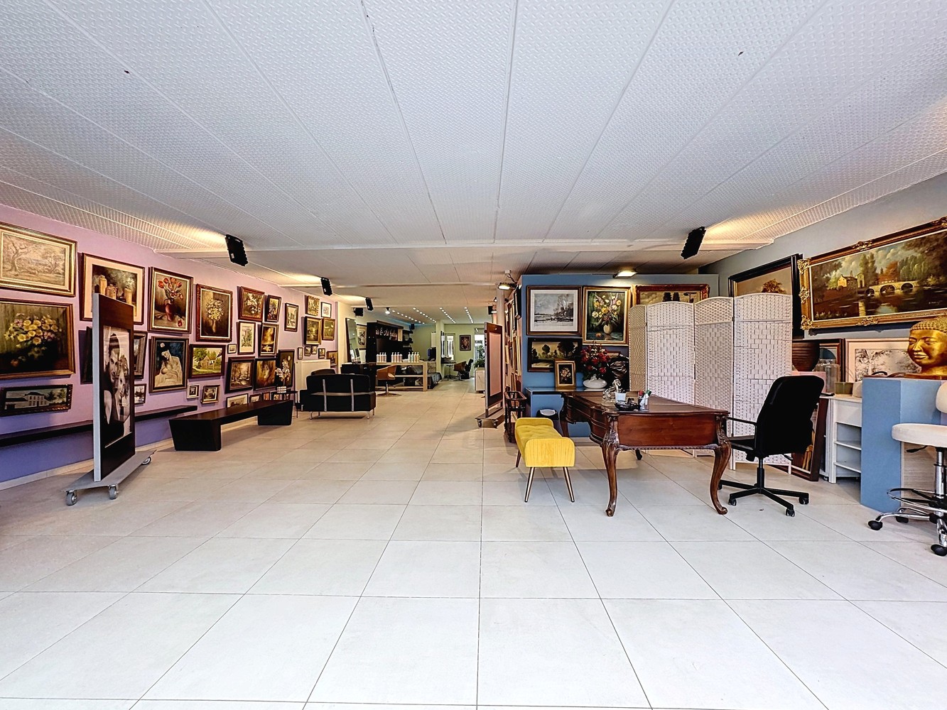 Unieke Investeringsopportuniteit: Commercieel gelijkvloers handelspand (160m²) in hartje Sint-Lievens-Houtem - foto 2