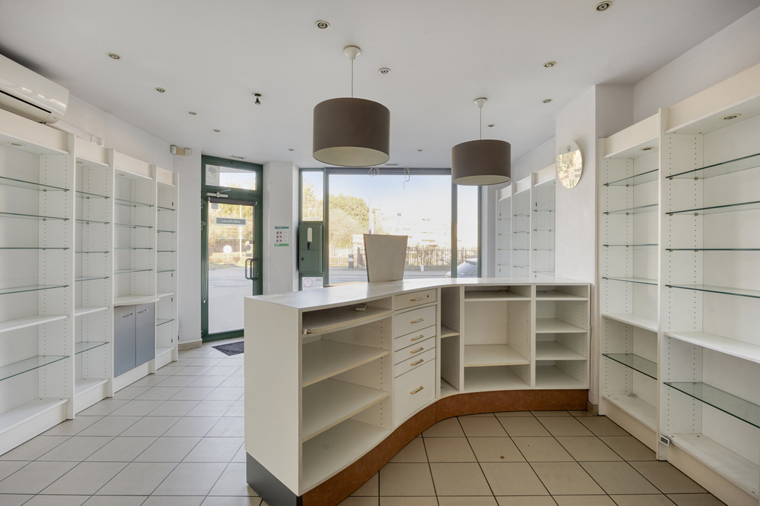 Uitstekend gelegen handelshuis met duplexwoonst  - foto 4