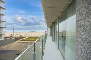 Cet appartement lumineux d’une chambre avec une terrasse orientée sud-ouest de 10 m² est situé au premier étage de la Résidence Zeegalm (Zeedijk...