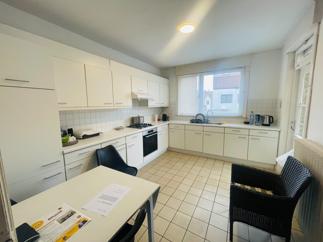 Brugge centrum, vlakbij Smedenpoort , Vestingen , t' Zand en station Ruime degelijk GEBOUWDE BEL-ETAGE  WONING met  GARAGE van circa 90 m³, 3 SLPKS en zonneterras. - photo 4