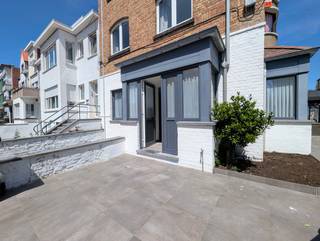 Ontdek deze prachtige, instapklare woning gelegen in de rustige Lalouxlaan in Koksijde-Bad, op wandelafstand van zee, winkels en het centrum...