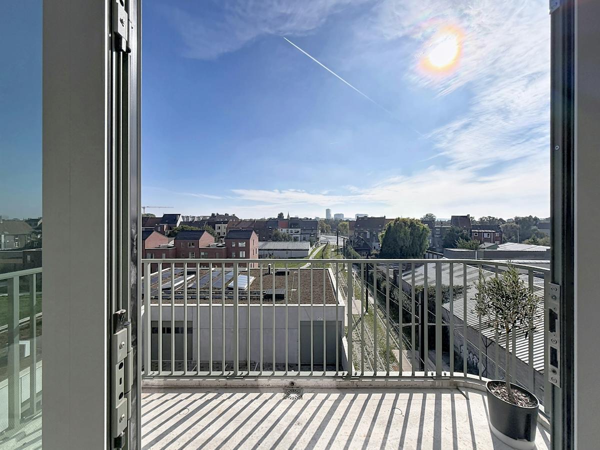 Stylish and bright apartment with sun terrace in Ghent - photo 5