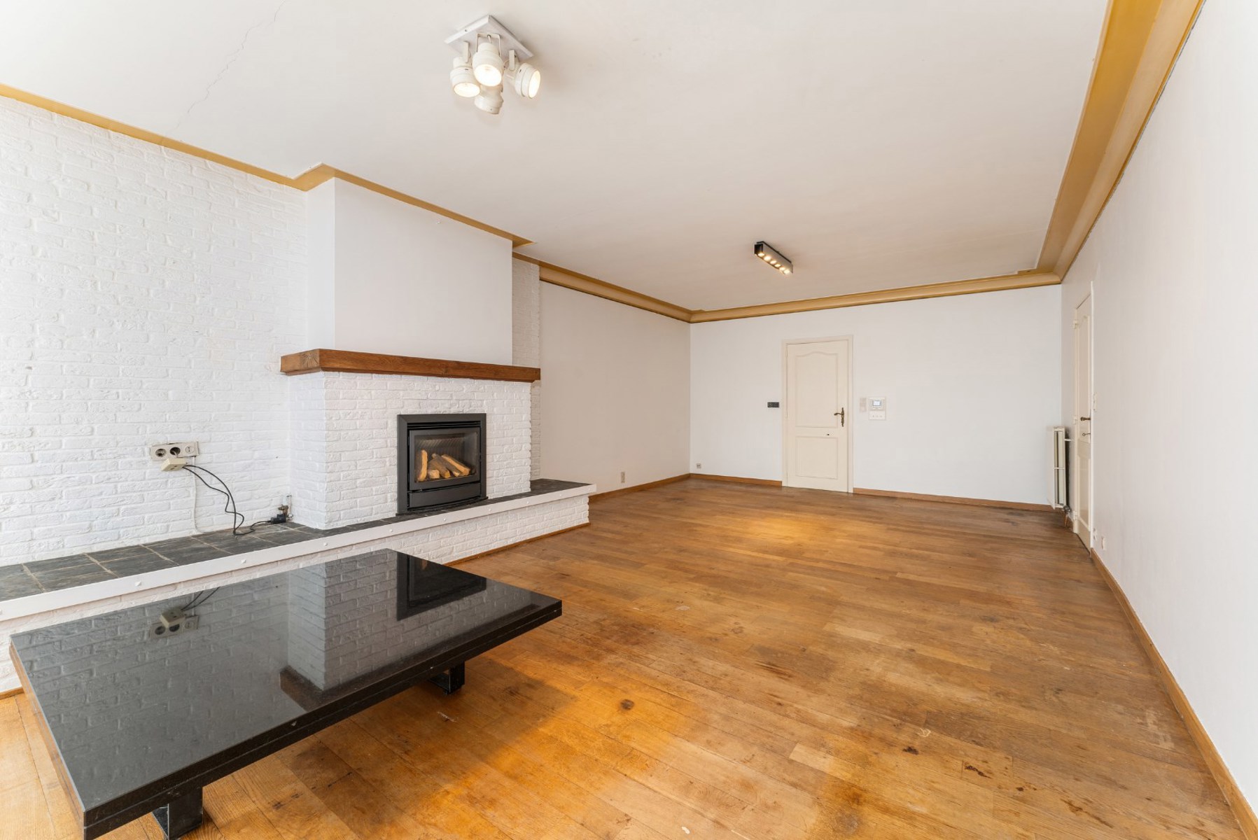 Ruim appartement met terras, lift en 3 slaapkamers in Izegem - bouwjaar 1978 - EPC-waarde 220.00 - Energielabel C - 119.00m² bewoonbare oppervlakte - 1 badkamer - 1 parkeerplaats - foto 5