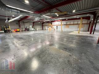 Ontdek dit uitstekend gelegen bedrijfsgebouw van +/- 1.850 m² op een perceel van +/- 3.450 m², gelegen op slechts enkele minuten van de...