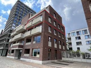 Dit lichtrijke, ruime hoekappartement bevindt zich op de derde verdieping van een recente residentie in de bruisende en hippe wijk rond de...